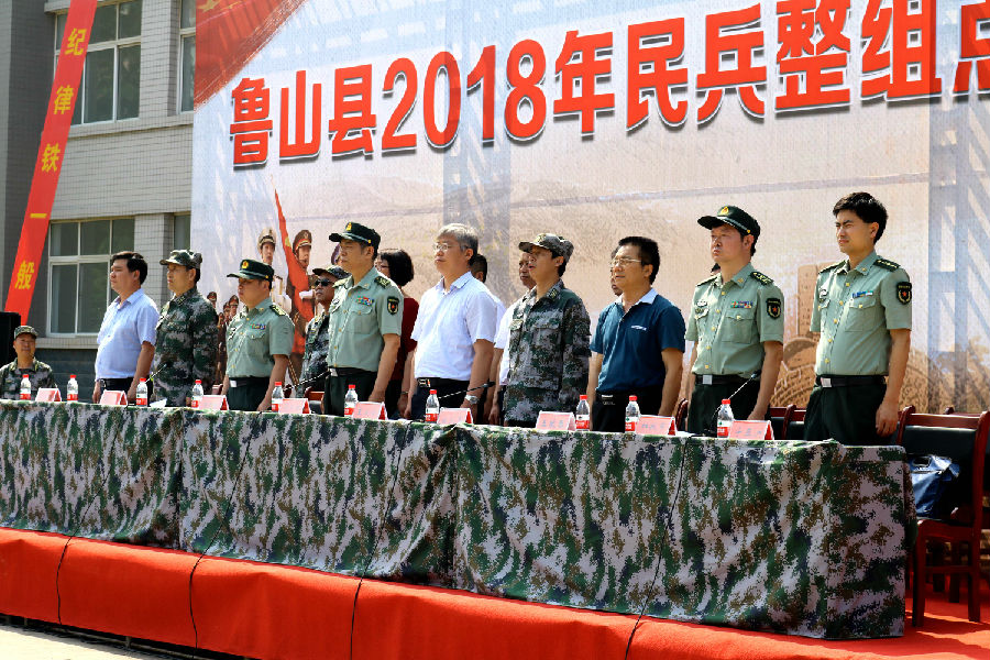 齐唱《中国民兵之歌》